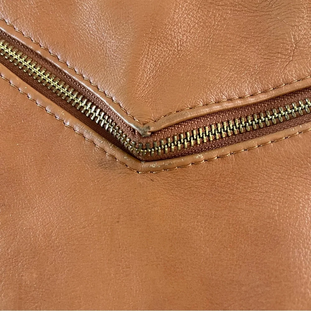 Vera Pelle Made in Italy Envelope Style Crossbody or Clutch Leather Zip Purse